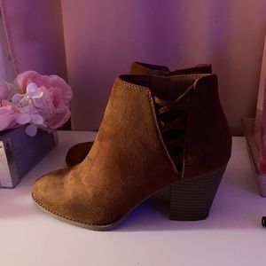 Brown suede booties 💖